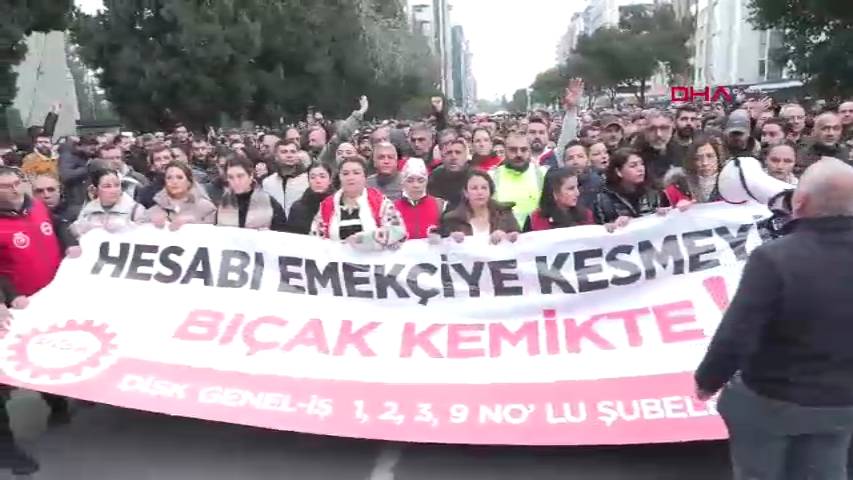 İzmir’de maaşları kesintiye uğrayan belediye çalışanları iş bıraktı: Alın terimizin ve emeğimizin karşılığını zamanında alamıyoruz